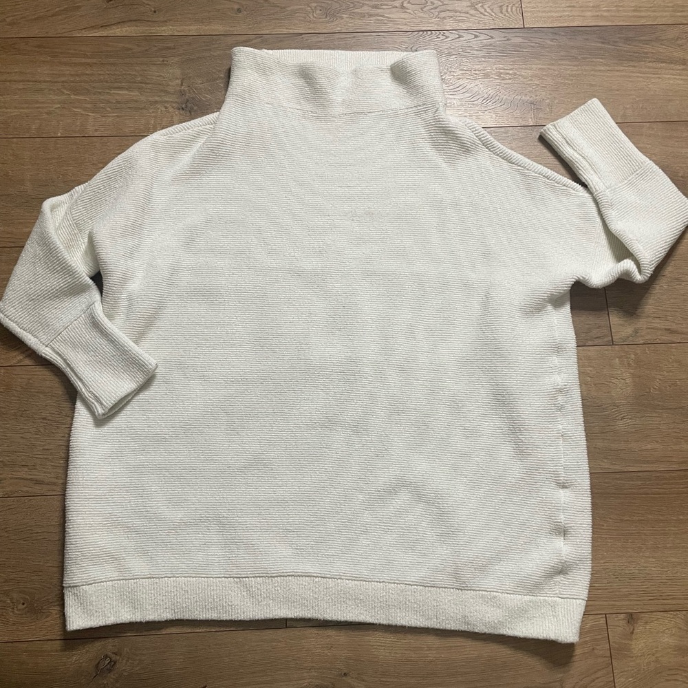 Free People Oversized Cream Cowl Neck Sweater size Small - Picture 4 of 11